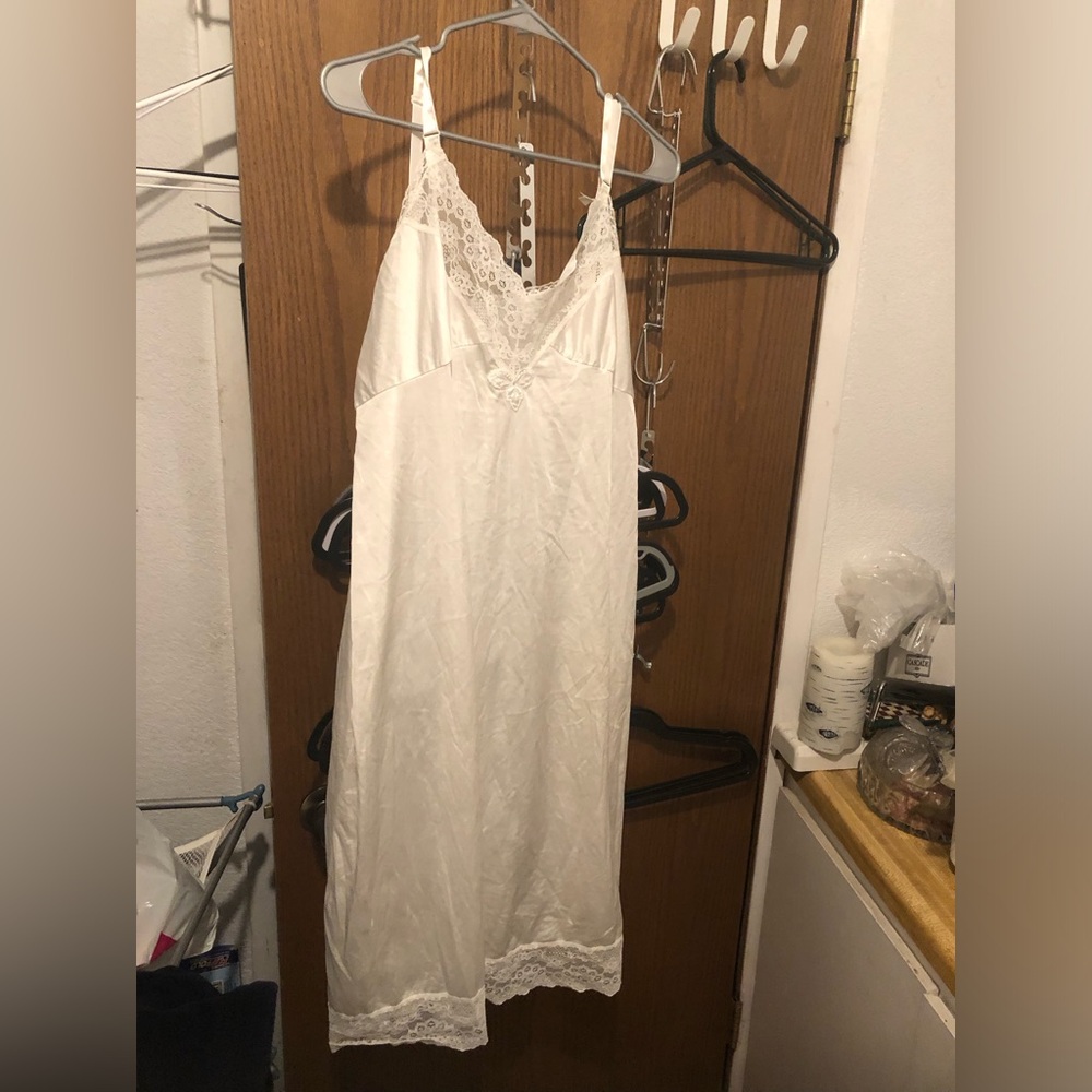 Vintage Chic White Lace Slip- 134 $35 or $30 w/offer